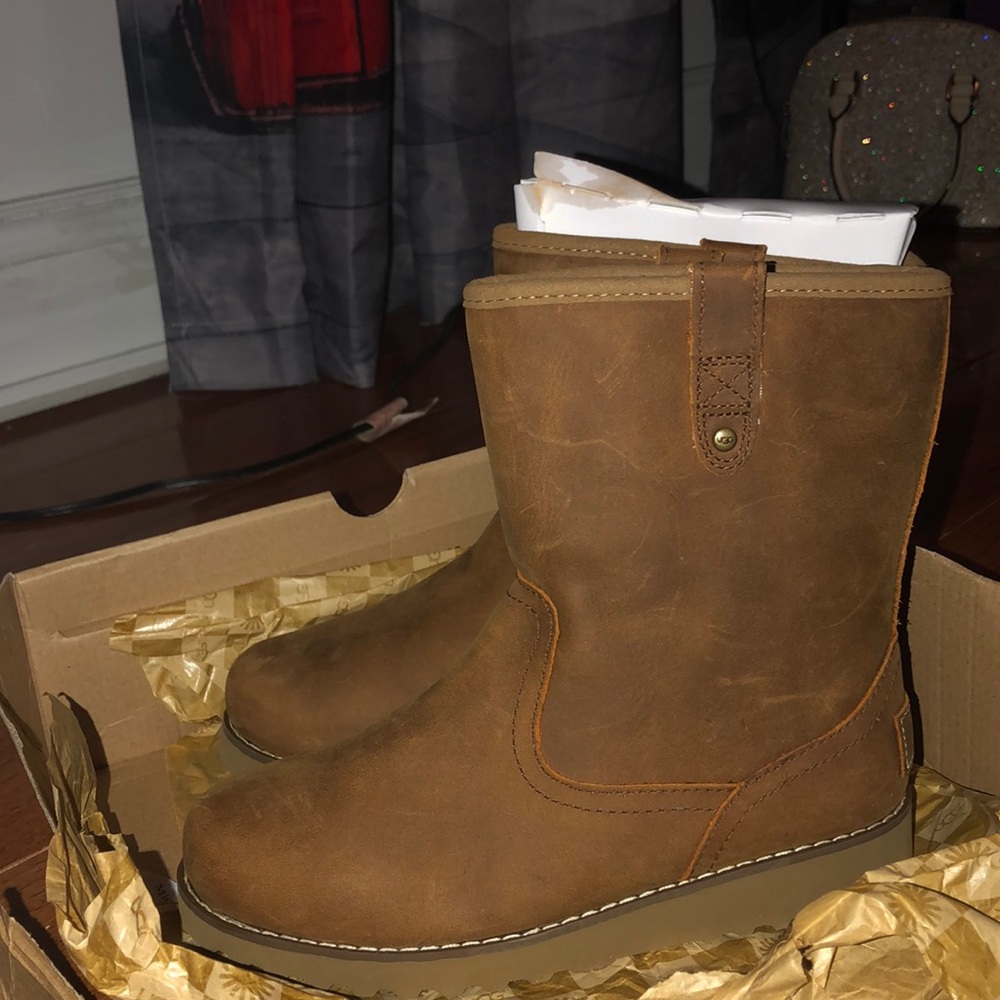 K Redwood UGG Little Kids size 3